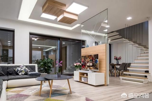 开门直接是餐厅和客厅,客厅和餐厅连在一起，如何做到有效分区？