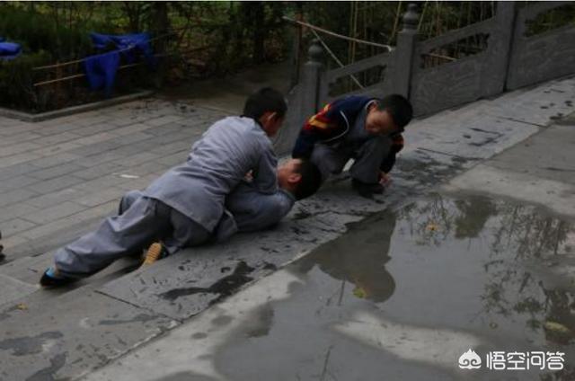 群殴事件:家长应该如何处理孩子打闹事件