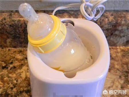 母乳如何加热才不会影响质量，宝妈把母乳放冰箱后，如何加热