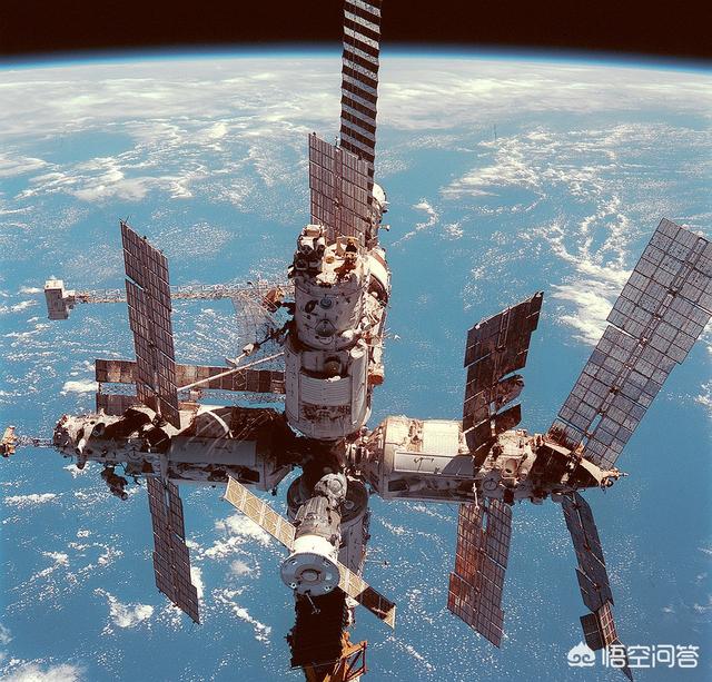 李连杰走上不归路:谁在摧残俄罗斯昔日不可一世的大国为何会走上衰落的不归路