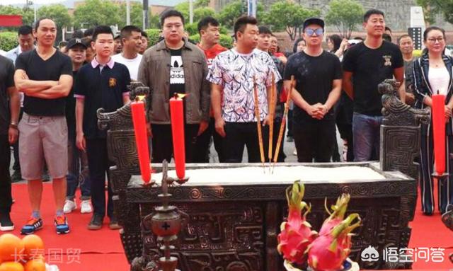 张丹峰公司注销:张丹峰连发声明否认出轨毕滢，但股权转移、洪欣删博又如何解释