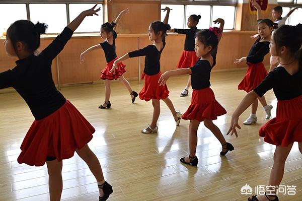 杭州6岁女孩学舞致瘫痪，一女孩练“下腰”致截瘫，女孩舞蹈梦碎，不幸事件为何时有发生