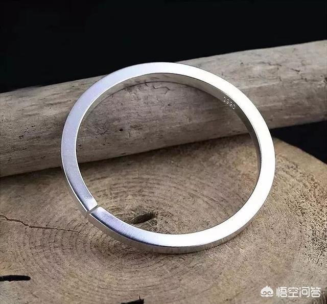 女生戴银手镯好吗,送女生银手镯买什么样的好？