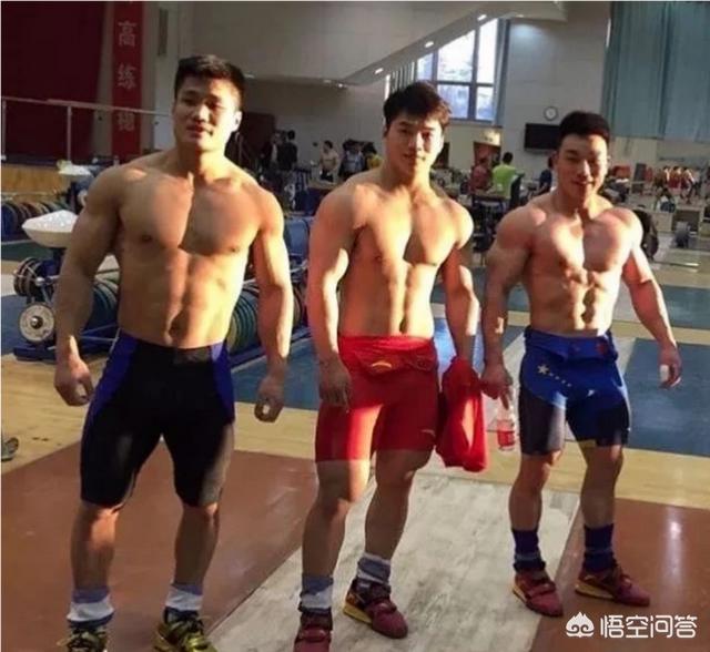 吕小军:为什么中国一些举重运动员看着不是很高大却能深蹲300多公斤