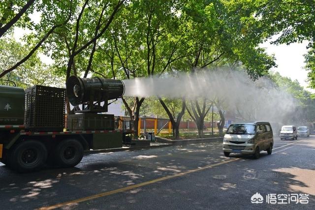 斗牛犬躲冰箱避暑视频:为什么小时候感觉不到夏天热，现在不开空调根本受不了？ 斗牛犬吃醋睡觉视频