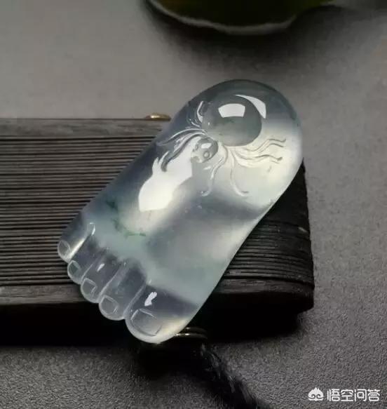 鸟虫鱼论坛:有些珠宝为何要设计成蛇、鸟、鱼、虫的外观？
