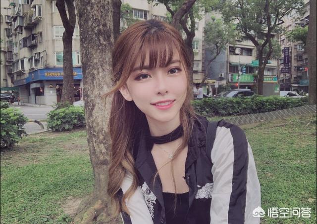 LOL解说周淑怡被爆在汤臣一品有三套房,一年收入上千万,你有何看法？