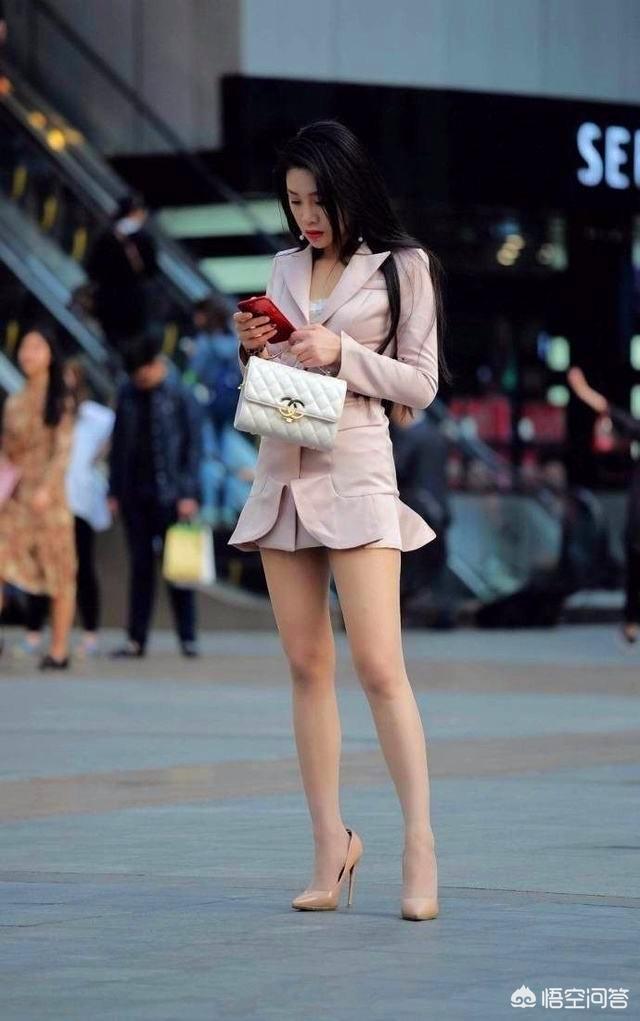 肉色长丝袜,穿肉色丝袜搭配什么鞋显年轻？