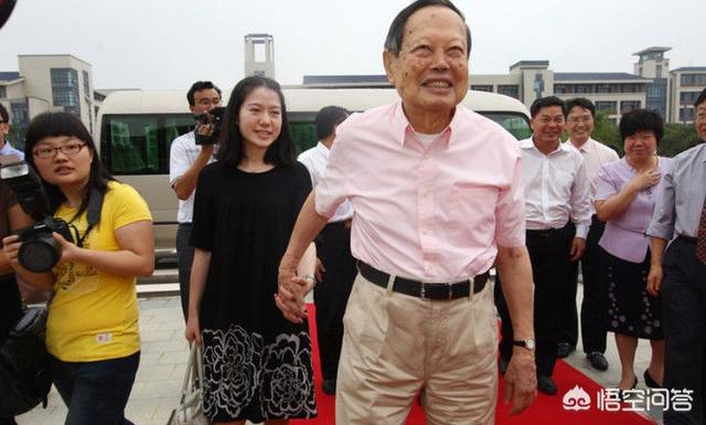 朗朗和小他12岁的混血新娘结婚了,你能接受的结婚年龄差是多少？