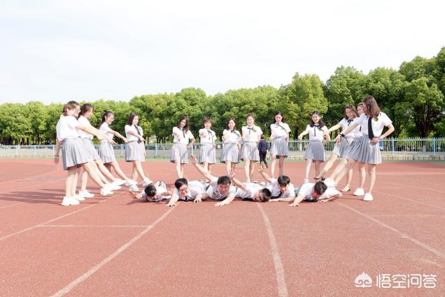 倪妮初中毕业照曝光:初中毕业，成绩不好，学一门什么技术比较好