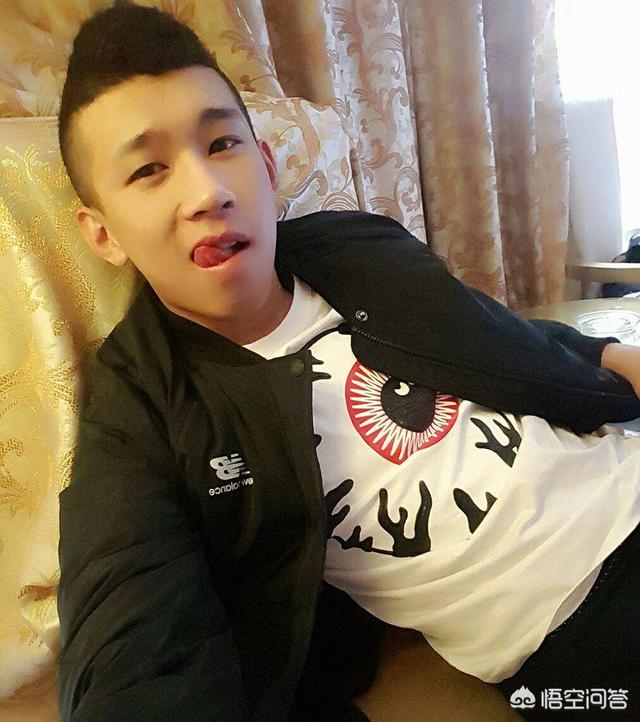 许凯的女朋友:一夜爆红的明星，后续发展如何？
