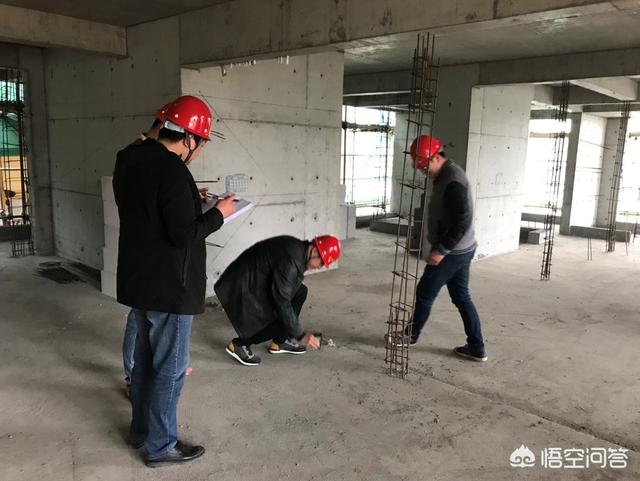 出品人制片人:电影中的出品人和制片人是什么能不能用简单易懂的语言解释一下