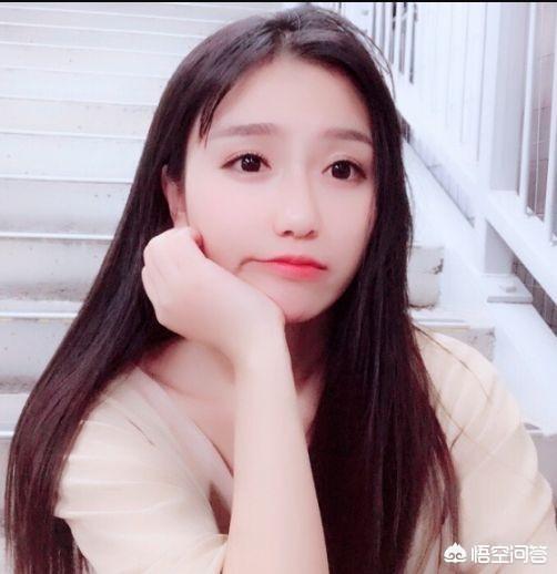 中国斗鱼网红美女:你怎么看冯提莫从一位斗鱼主播变成最具人气的实力歌手？ 中国斗鱼白化红