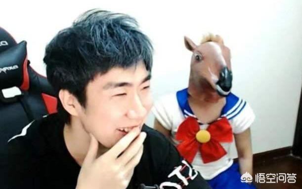 苏小妍事件:We逆转比赛后，解说苏小妍转身就哭了，你怎么看？