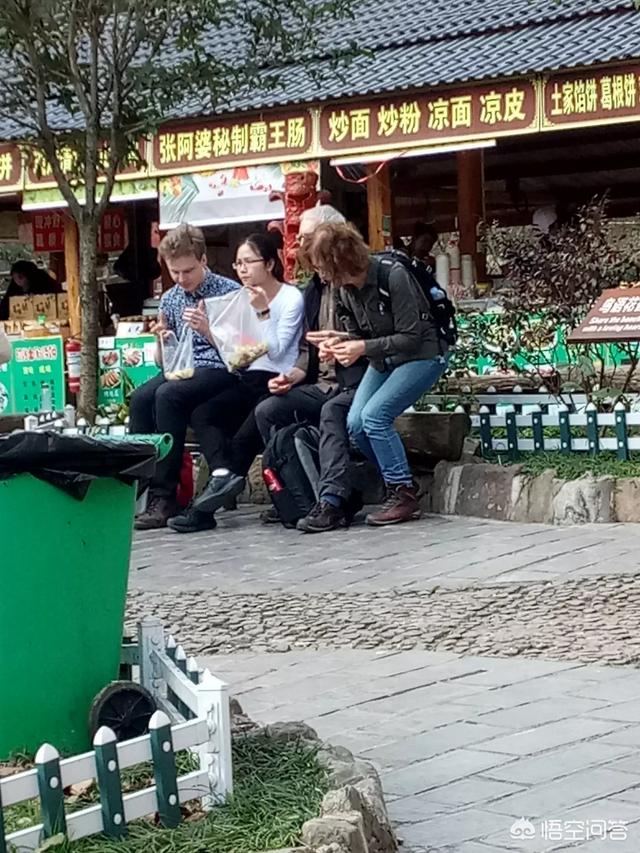 锅盔牙子:用几个字说出自己的家乡，代表性的食物或者人物或者美食风景？