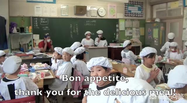 校园养生水果路演，日本小学生午餐为何让人称赞？(日本小学生午餐便当)