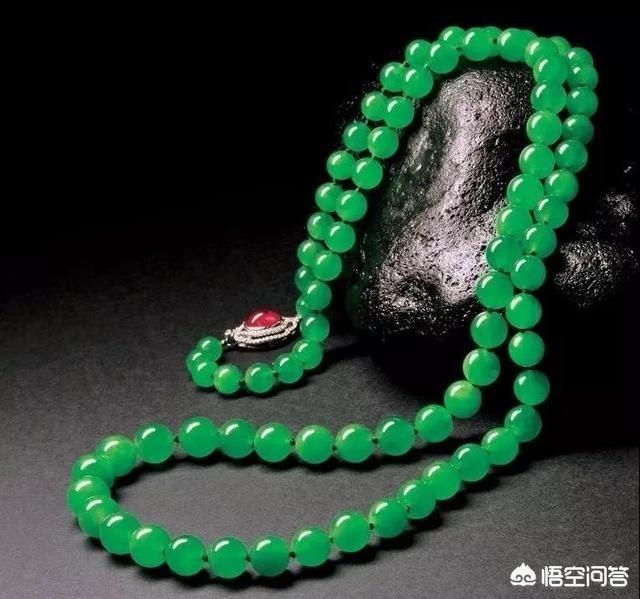 年轻人戴翡翠老气吗,为什么越是上了年纪的人更喜欢翡翠呢？