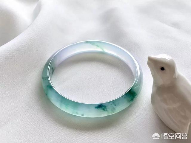 翡翠和人有缘的征兆,你手上的翡翠到底买得值不值？