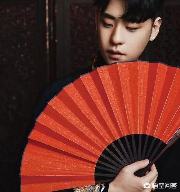 <a href=https://maguai.com/list/256-0-0.html target=_blank class=infotextkey>朋友圈</a>封面图片男生:张云雷登陆芭莎男士电子刊封面，这造型好看吗？