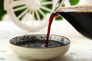 尿酸高能喝红酒吗，喝白酒和蒸桑拿能降低尿酸吗？