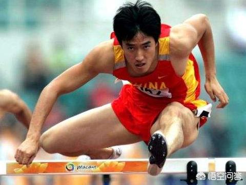 容国团是什么运动员:中国体坛历史地位前5的运动员应该有谁？
