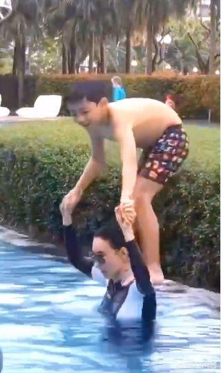 王菲几个孩子:窦靖童、李嫣，王菲的两个女儿你更看好谁？