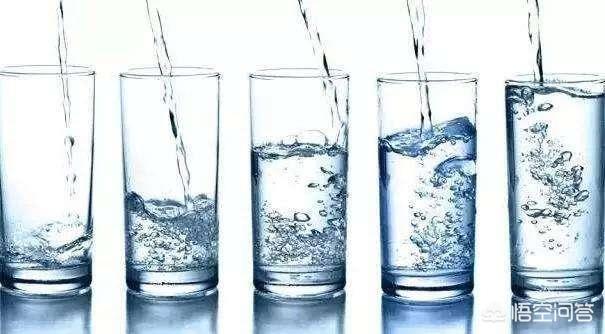 每天饮水量控制在多少合适，每天至少喝多少的水晚上就不能喝水了吗几点以后不能喝