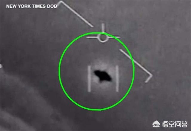 飞机上拍到奥特曼图片，真的有外星人存在吗为何美国宇航局频频拍到神秘飞行物