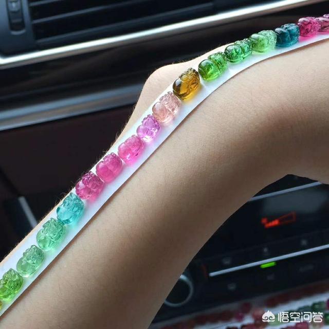 紫红色红宝石好还是玫红色好,五十岁的女人，什么发色才最适合你呢？