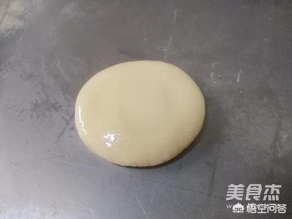 春饼是烙制还是蒸熟，薄如纸的春饼是如何制作而成的