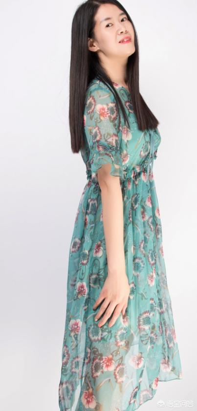 海青发型:中年女子穿什么裙子最好看