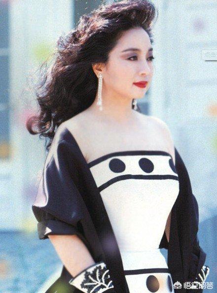 关牧村简历:中国歌手关牧村和香港歌手徐小凤都是女中音，谁唱功更好？