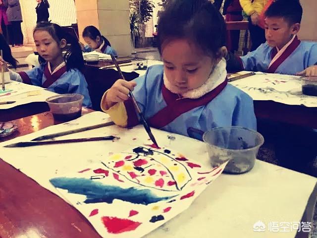 小兔子吃萝卜的画法:怎样激发宝宝的绘画兴趣？