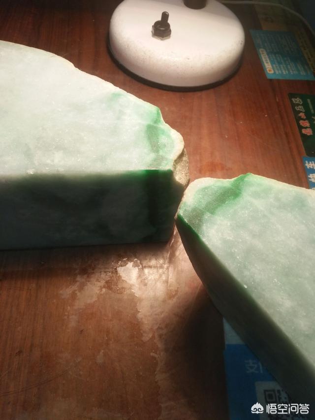 墨绿翡翠,翡翠中为什么绿色的那么贵？