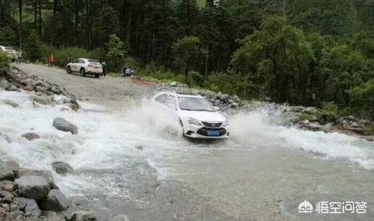 电动汽车怕水吗，在阴雨天，电动汽车可以做到正常上路行驶吗，有哪些弊端？