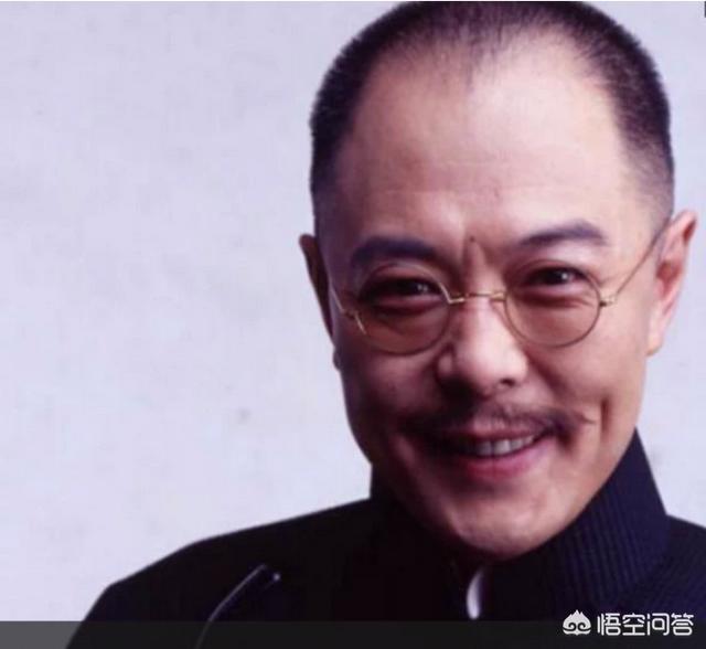 赵本山的国籍:你对那些持有外国国籍的明星，但在国内发展赚钱，怎么看
