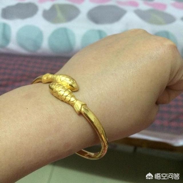 玉手镯戴左手还是右手,玉镯带左手好还是右手好呢？