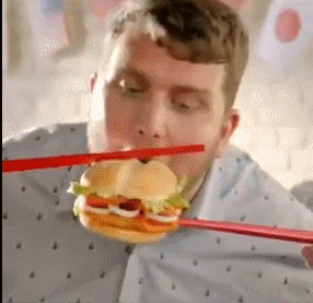 你怎么看外国人再次拿筷子夹汉堡的广告？