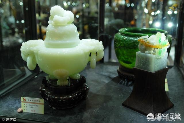 玉和翡翠哪个更值钱,翡翠与和田玉相比，哪个更有收藏价值？