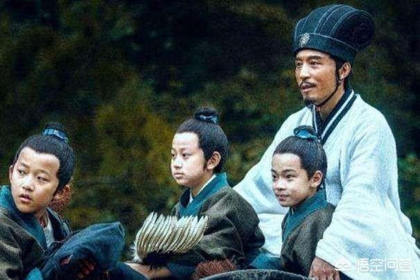 诸葛亮的儿子和孙子都战死沙场,为何在城破之时,让士兵站在沟里把腿埋起来？