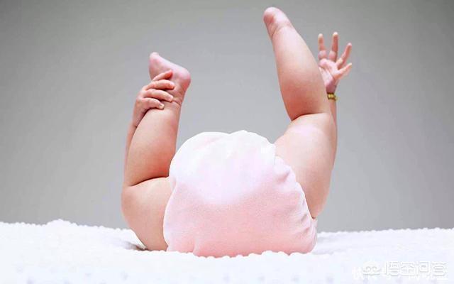 如何正确给孩子挑选纸尿裤，如何了解宝宝纸尿裤是否小了
