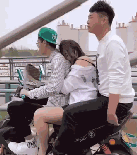 绿妈qq群:有什么搞笑的动图？一定要动图？