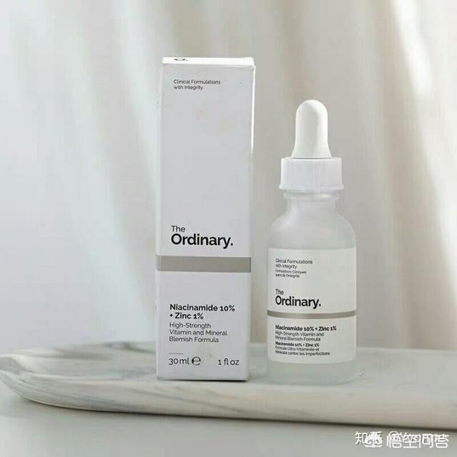 我皮肤有点出油暗黄,想找到一款保湿美白水乳和护肤品,有哪些小众且平价的推荐？