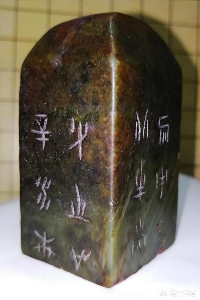 对中国玉文化的认识2000字,古玉和新玉哪个更值得收藏？