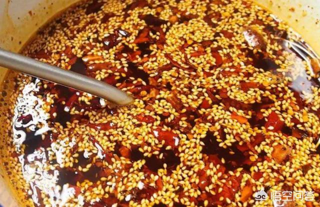 餐厅大厨教你在家自制辣椒油，饭店的辣椒油为什么那么香放的有什么添加剂