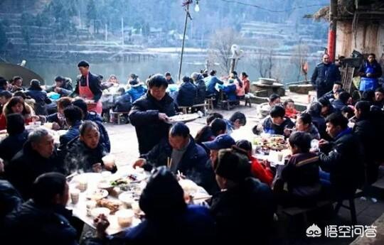 梦见很多亲戚和熟人在吃酒席,农村宴席，为什么男人和女人不同席？