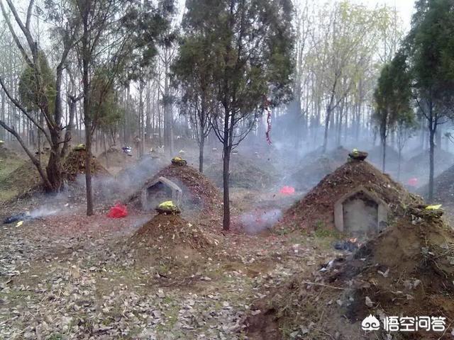 欠临终老人钱的灵异事件:“宁可坟头过夜…不待空宅老屋”，这话的主要意思是什么？
