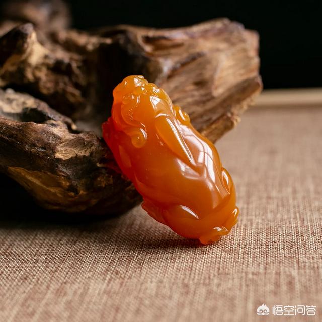 和田玉值钱不值钱,大家看看是不是和田玉，是的话值不值钱？