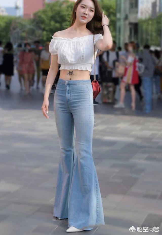 美女遛狗街拍:为什么有人街拍总是喜欢拍女孩背影？ 美女遛狗视频