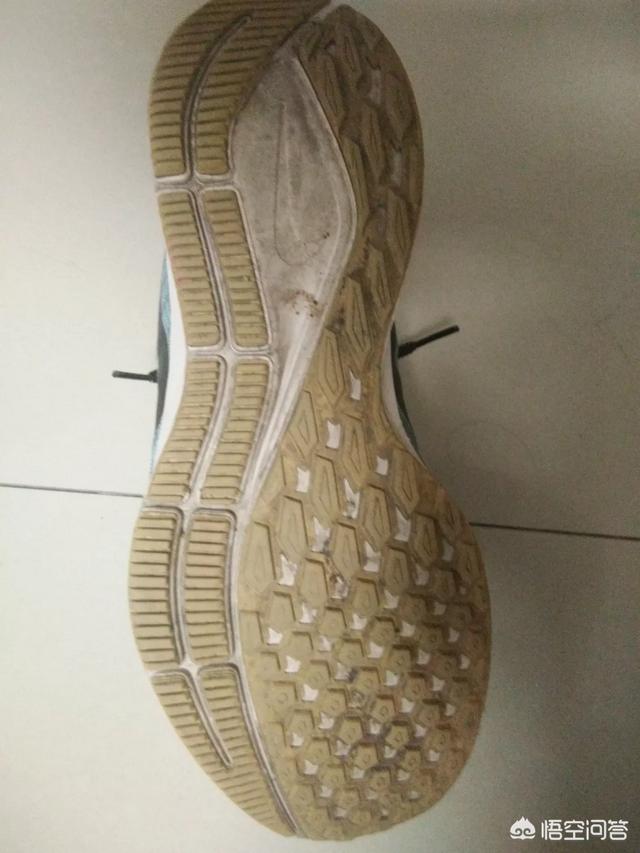 有哪些运动鞋穿着比较舒适轻便透气,不烧脚。本人汗脚喜欢流汗。价格最好不要太贵？